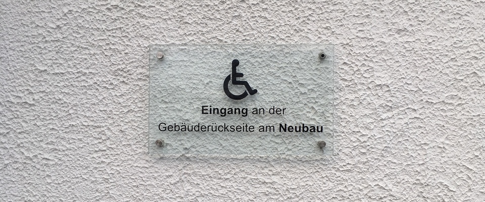 Behinderteneingang-groß-hochkant